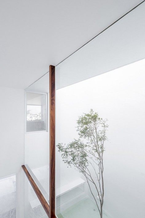 一方水院，静谧白宅——台北_Casa-V-by-Abraham-Cota-Paredes-Arquitectos-020-472x708.jpg