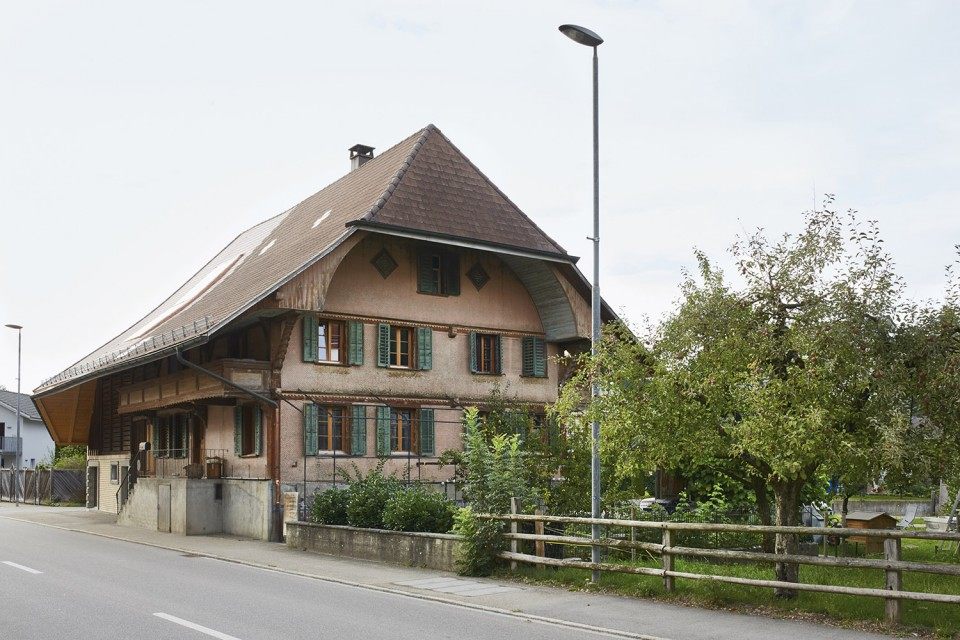 贯穿上下的树状结构－瑞士农舍改造_001-Barn-conversion-Rüegsauschachen-by-Freiluft-960x640.jpg