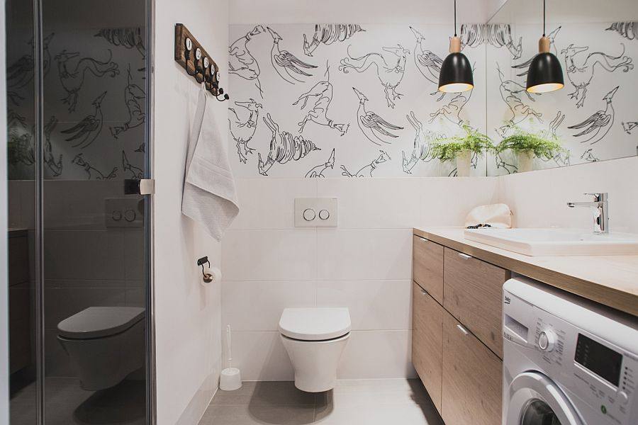 波兰北欧风格公寓_Wall-decal-in-the-bathroom-gives-it-a-fun-modern-twist.jpg