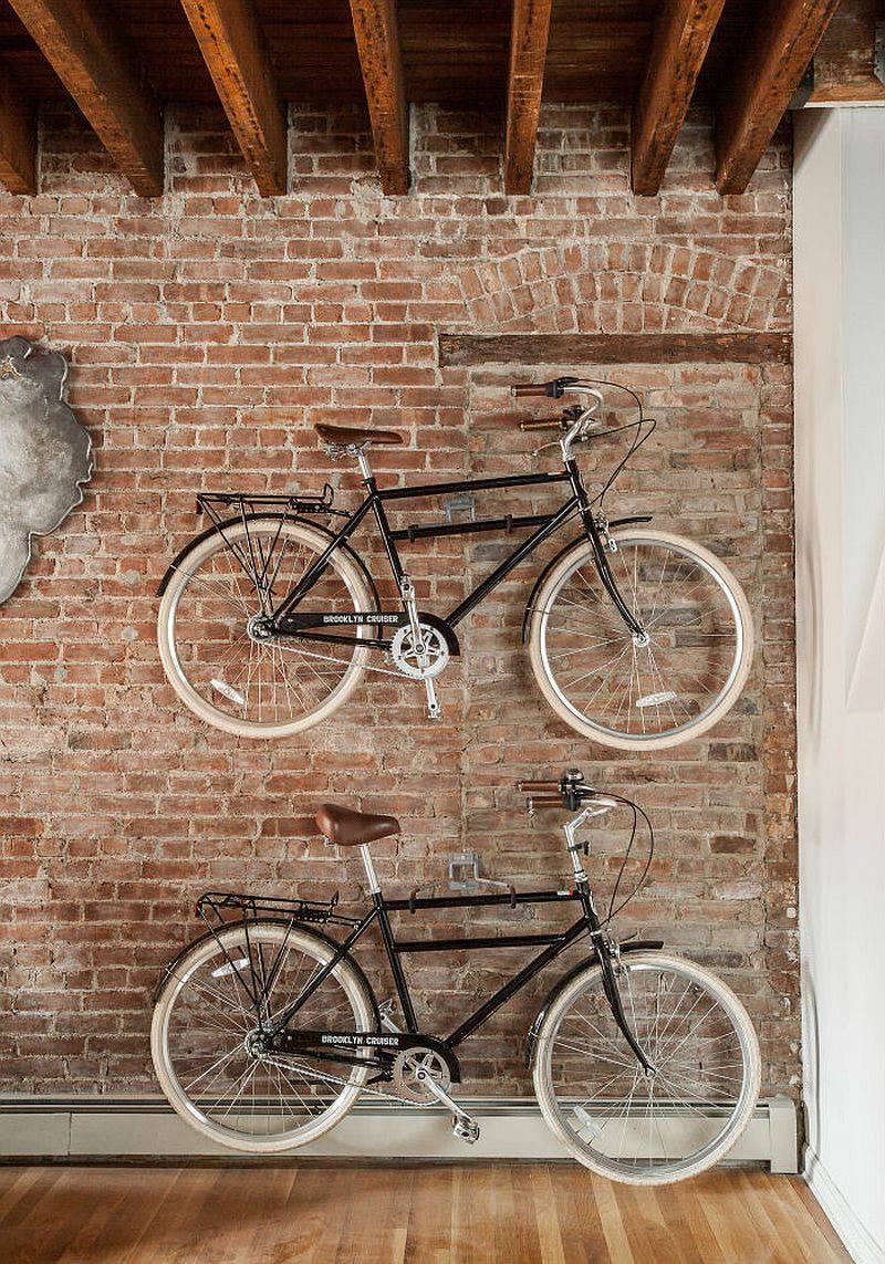 泽西市的LOFT公寓_Wall-mounted-bicycles-alse-serve-as-dramatic-decorative-pieces-when-set-against-.jpg