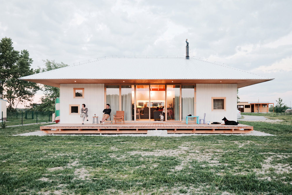 纯净下的缤纷色彩－斯洛伐克湖边度假小屋_009-VOJ—The-Lake-House-by-JRKVC.jpg