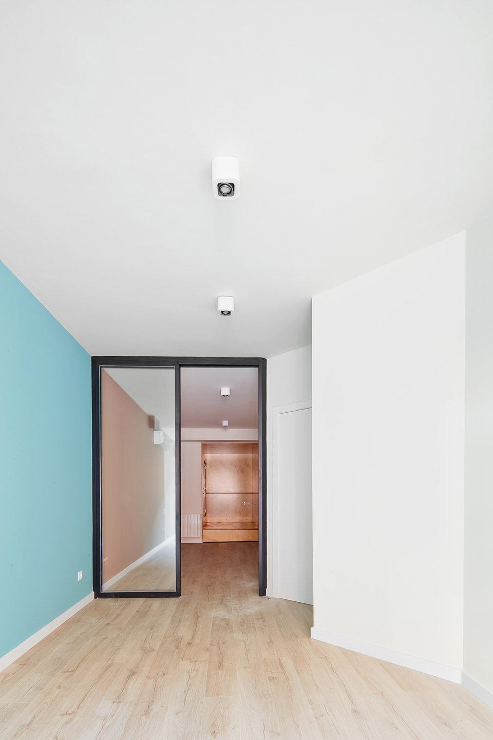 空间扭转，巴塞罗那公寓设计_010-Corsega-Apartment-by-RAS-Arquitectura.jpg