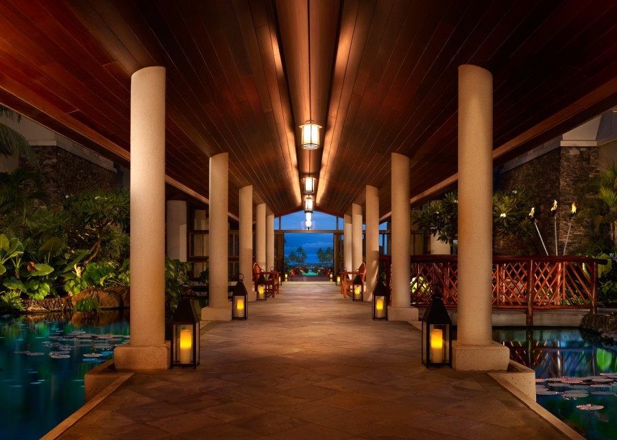 卡普鲁亚湾度假酒店_MKB-Architectural-Lobby-Entrance-Night-Model1-900x600.jpg