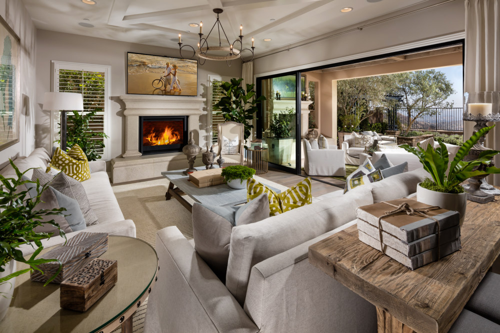 Bella Vista 酒店_6-The-Bluffs-Madison-Tuscan_Family-Room.jpg