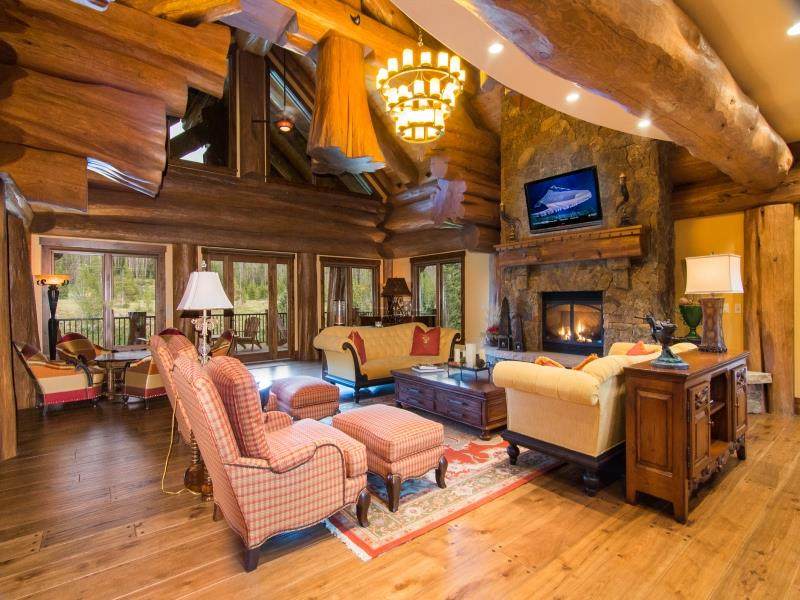 Rustic-Eagles-Landing-Residence-In-Colorado-United-States-6.jpg