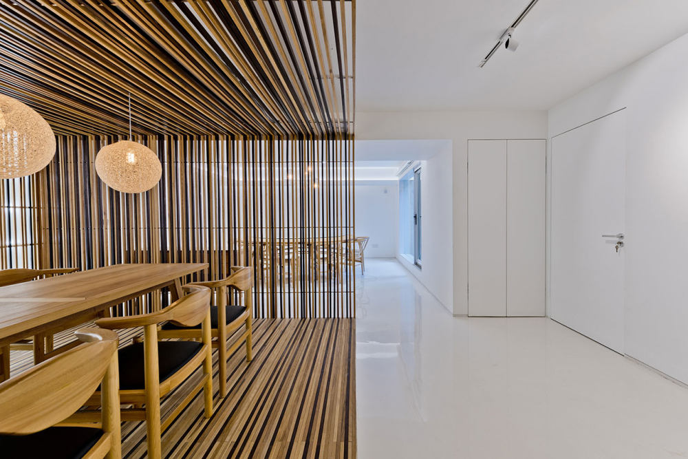 Wood for Thought Haitang Villa in Beijing, China by Arch Studio_f7_haitang_villa_beijing_china_small_dining_room_archstudio_photo_magic_penny_yatzer.jpg