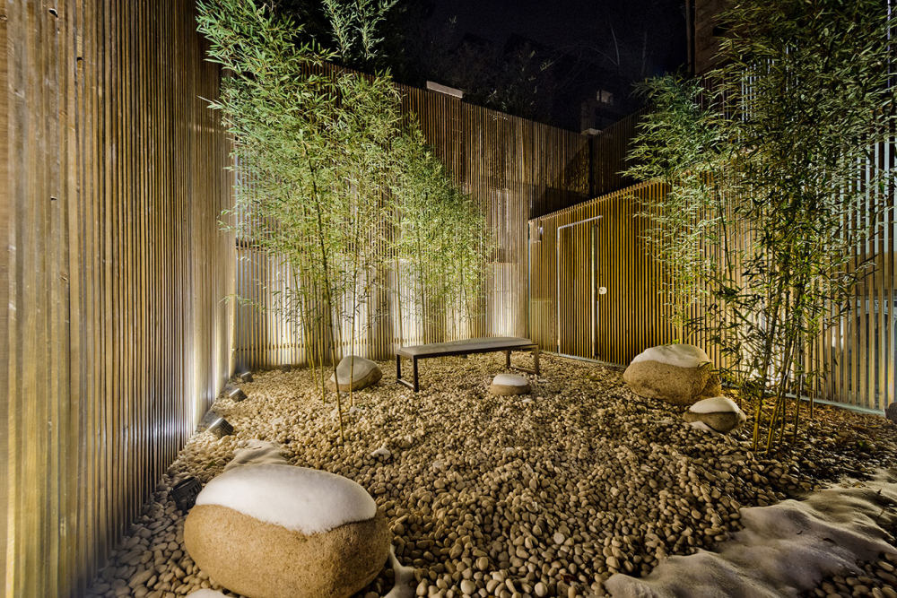 Wood for Thought Haitang Villa in Beijing, China by Arch Studio_f10_haitang_villa_beijing_china_sunken_courtyard_archstudio_photo_magic_penny_yatzer.jpg