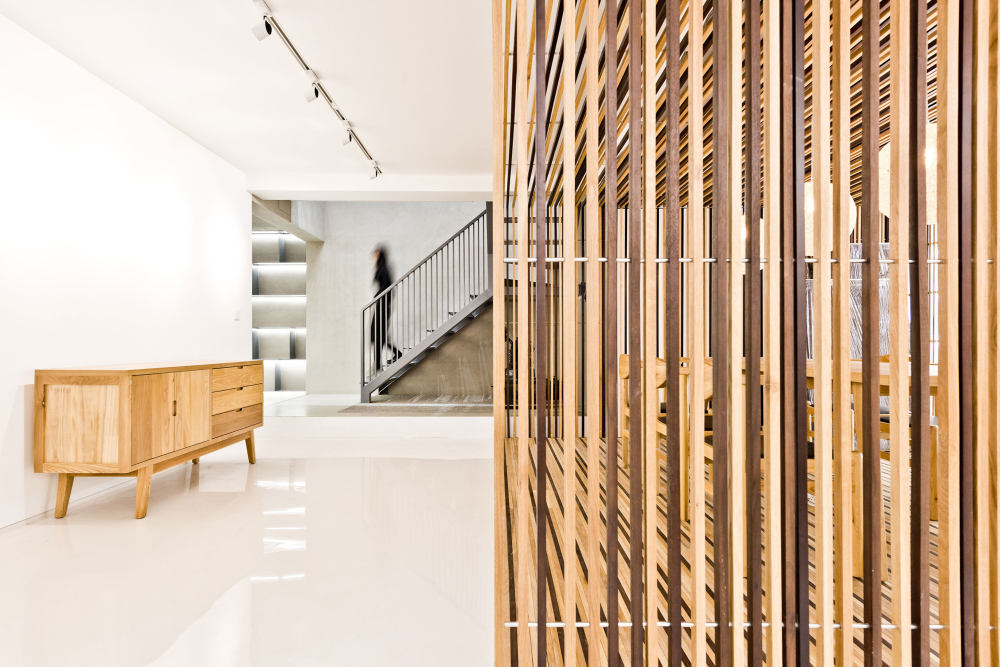 Wood for Thought Haitang Villa in Beijing, China by Arch Studio_p6_haitang_villa_beijing_china_dining_room_archstudio_photo_magic_penny_yatzer.jpg