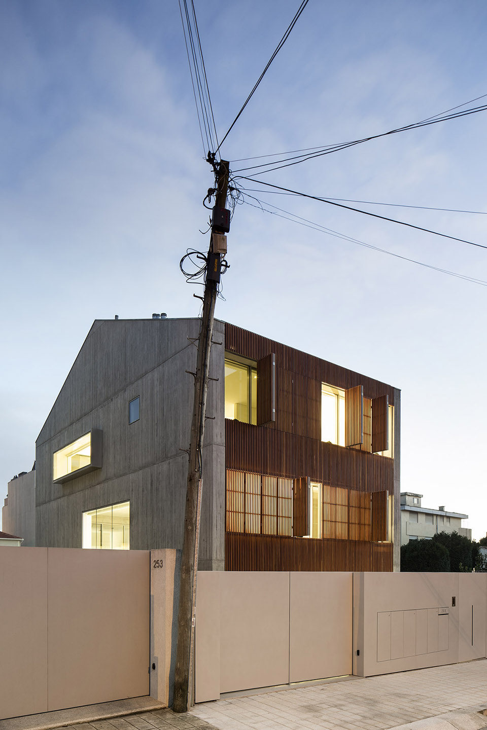 波尔图Bonfim住宅_004-House-in-Bonfim-by-AZO-Sequeira-Arquitectos-Associados.jpg