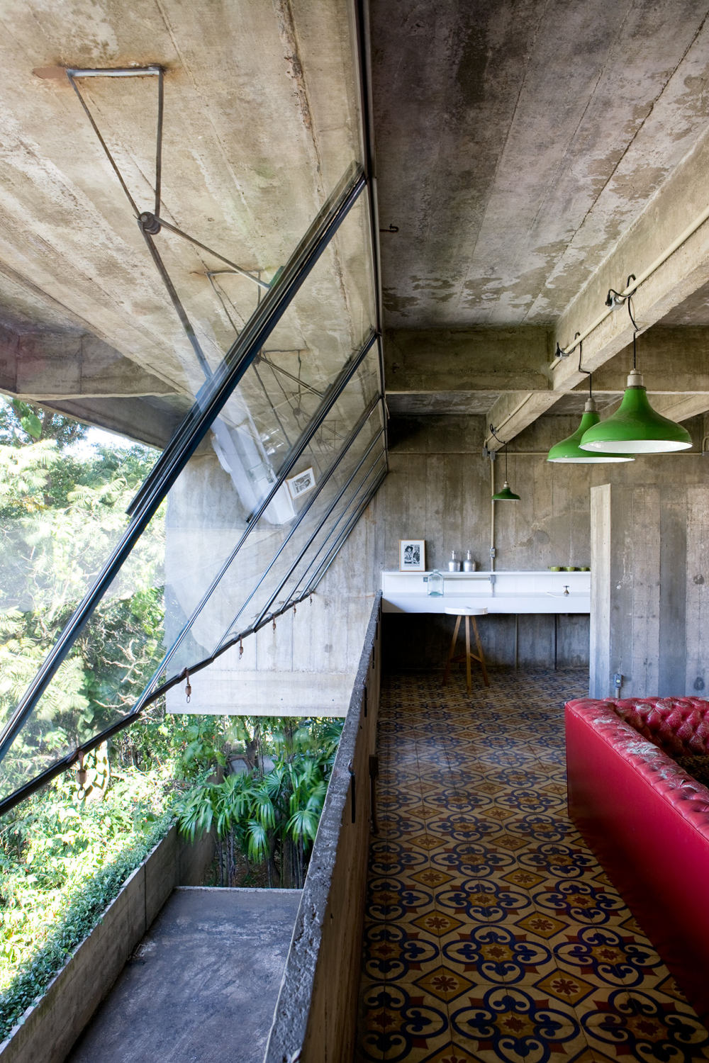 热带别墅_f11_living_under_the_sun_gestalten_cliff_top_house_sao_paulo_brazil_paulo_mendes.jpg