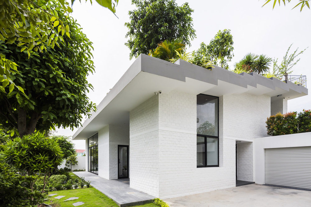 满满的绿意，越南芽庄小住宅_003-A-House-in-Nha-Trang-by-Vo-Trong-Nghia-Architects-ICADA.jpg