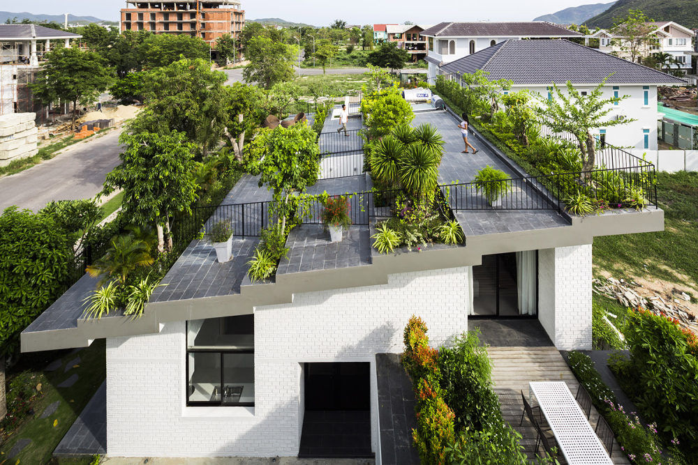 满满的绿意，越南芽庄小住宅_004-A-House-in-Nha-Trang-by-Vo-Trong-Nghia-Architects-ICADA.jpg