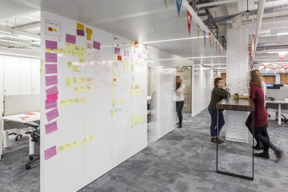 Mendeley Offices – London_27-The-open-plan-office-areas-feature-sliding-screens-and-write-on-walls.jpg