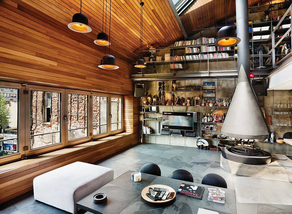 终极单身公寓  工业风_Living-room-with-industrial-style-high-ceiling-and-innovative-storage-system.jpg