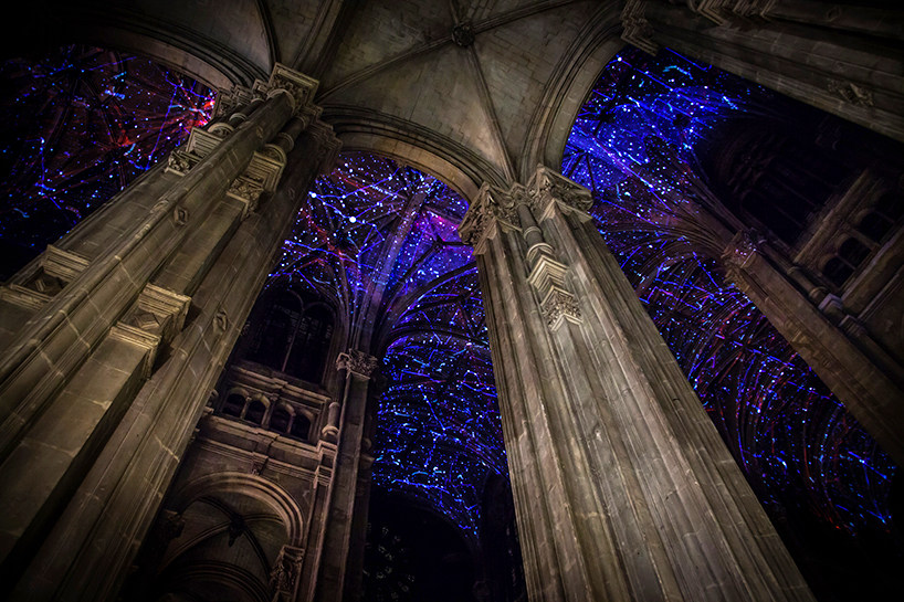 miguel-chevalier-voutes-celestes-nuit-blanche-saint-eustache-paris-designboom-01.jpg