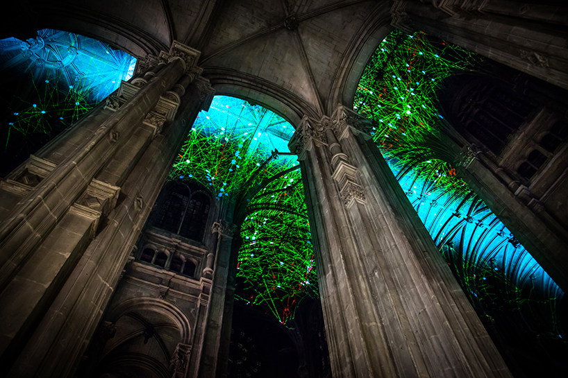 miguel-chevalier-voutes-celestes-nuit-blanche-saint-eustache-paris-designboom-03.jpg