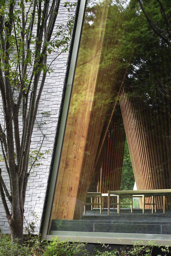 隐于山林_019-Sayama-Forest-Chapel-by-Hiroshi-Nakamura-NAP-Co.Ltd_..jpg