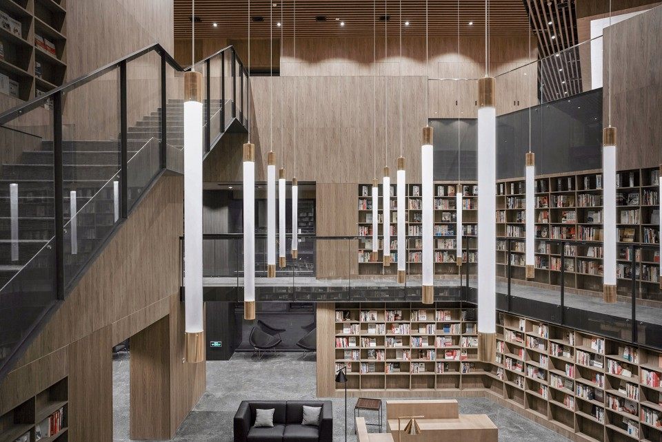 中国中铁售楼中心和社区图书馆_13-CREC-Sales-Pavilion-Library-by-Van-Wang-Architect-960x642.jpg