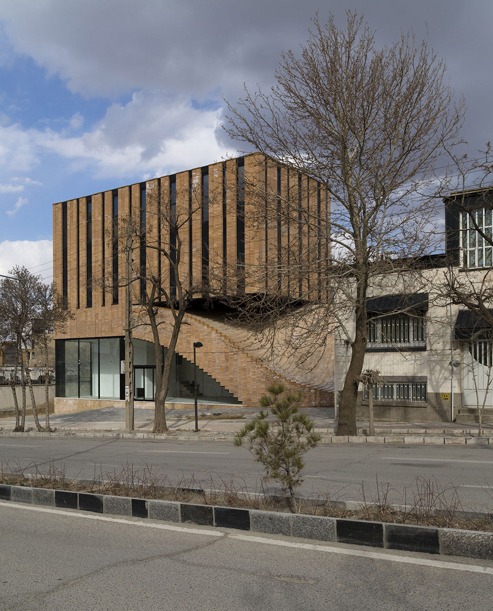 2-Termeh-Office-Commercial-Building-by-Farshad-Mehdizadeh-Architects.jpg