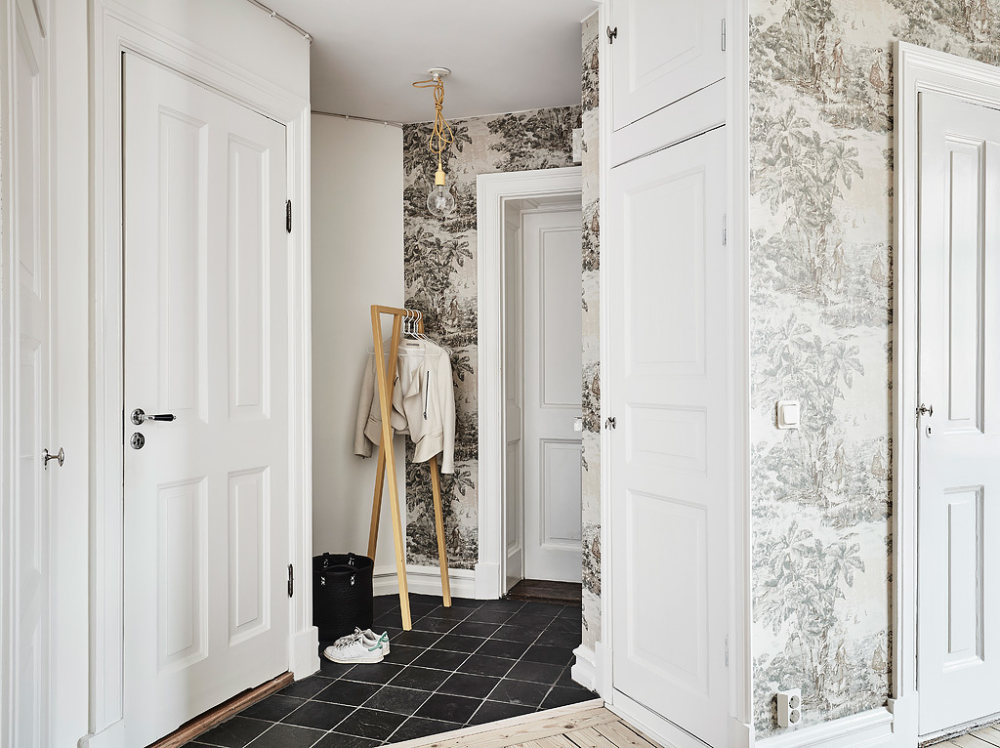 black-and-white-tiling-film-noir-bathroom.jpg