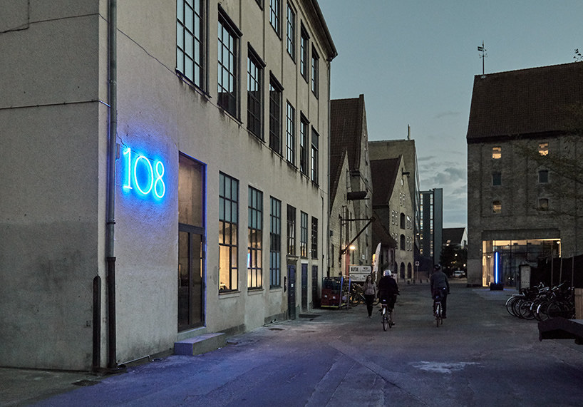 钢筋混凝土陪你吃饭，是不是有点冷？_SPACE-copenhagen-restaurant-108-copenhagen-rene-redzepi-interiors-designboom-11.jpg