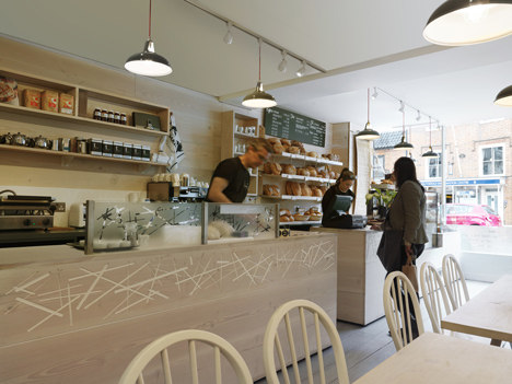 Two Magpies Bakery 面包店_dezeen_Two-Magpies-Bakery-by-Paul-Crofts-Studio-4.jpg