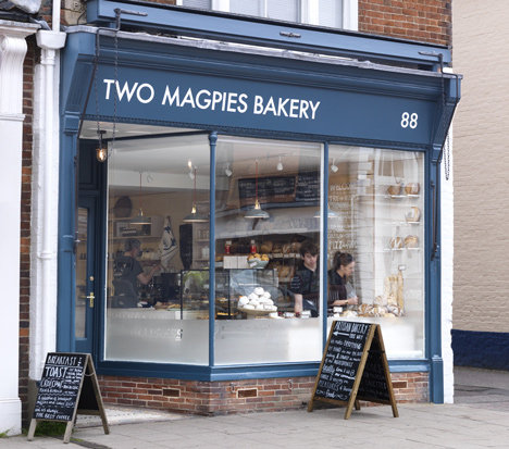 Two Magpies Bakery 面包店_dezeen_Two-Magpies-Bakery-by-Paul-Crofts-Studio-9.jpg