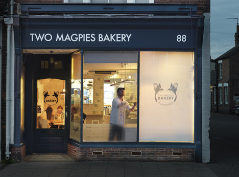 Two Magpies Bakery 面包店_dezeen_Two-Magpies-Bakery-by-Paul-Crofts-Studio-10.jpg