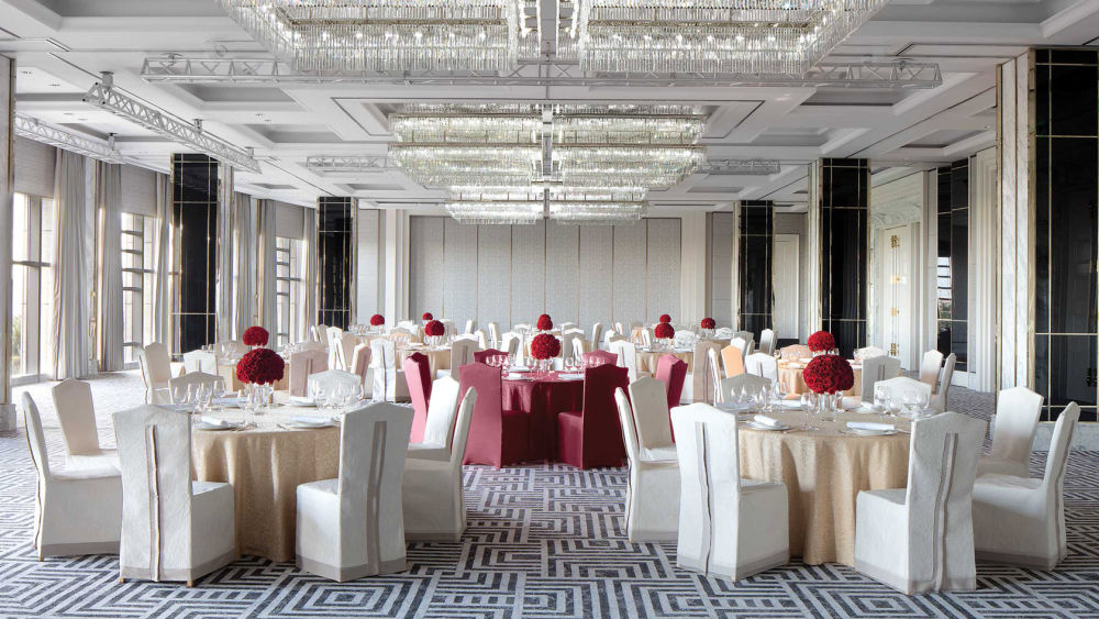 海口朗廷酒店_tlhak-meeting-ballroom-chinese-banquet-setup-1680-945.jpg