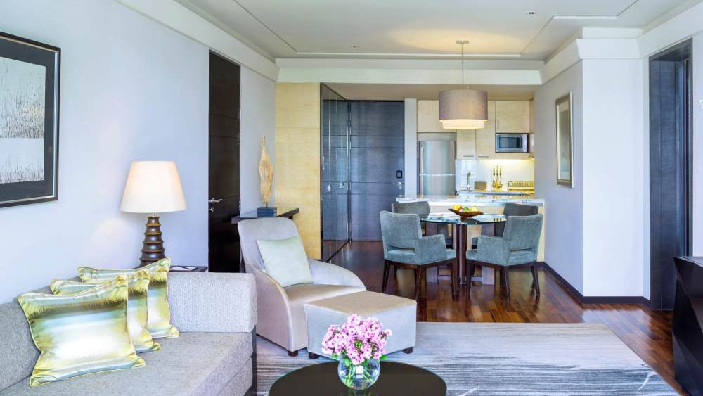 Siam Kempinski Hotel Bangkok(HBA)_kibkk1-6-family-suite-living-room.jpg