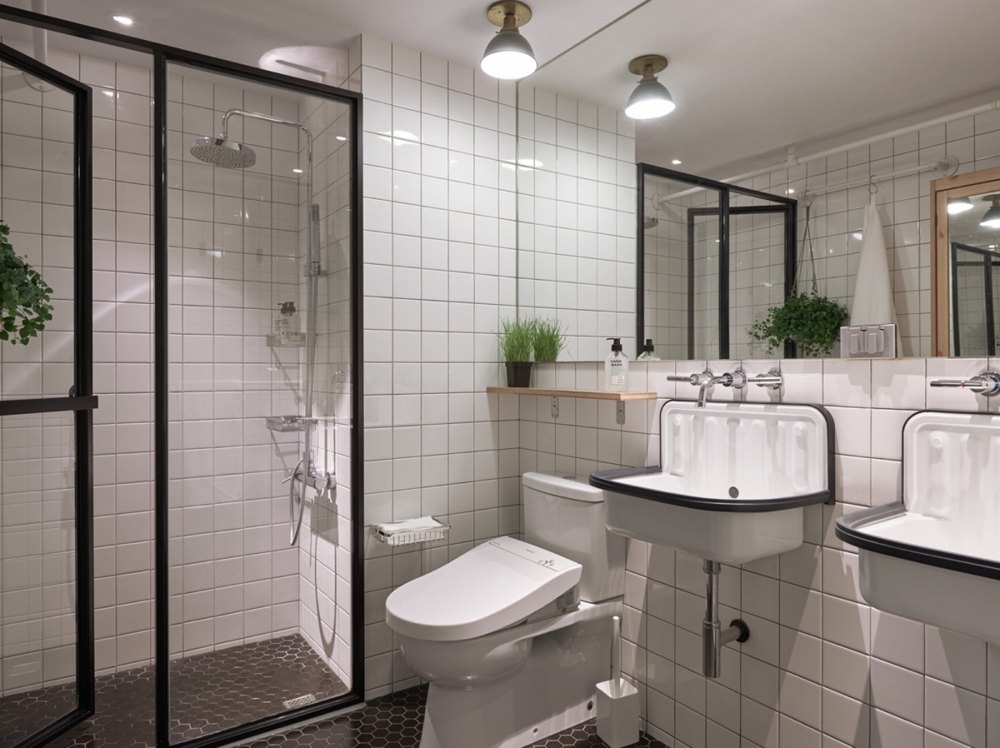 Cat Owner’s Cramped Apartment Gets Room to Breathe_floating-vanities-small-bathroom-decor.jpg