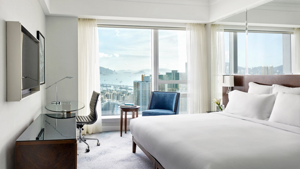 香港康得思酒店_cdhkg-rooms-deluxe-harbour-view-1680-945.jpg