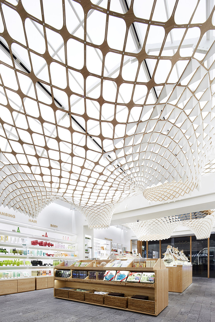 悦诗风吟（首尔）_SOFTlab-innisfree-installation-seoul-designboom-08.jpg