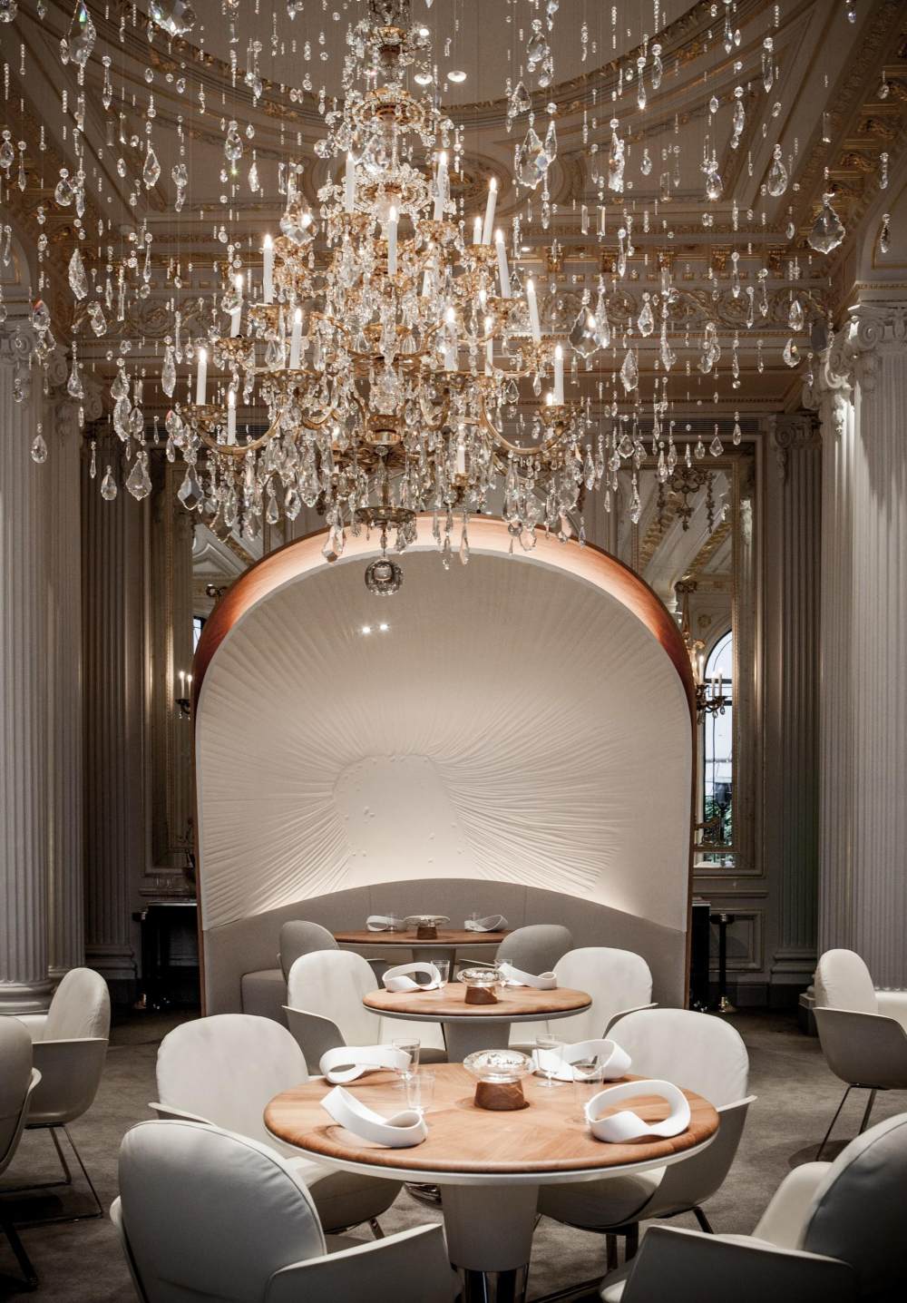 Hotel_Plaza_Athenee__Restaurant_Alain_Ducasse_a_1.jpg