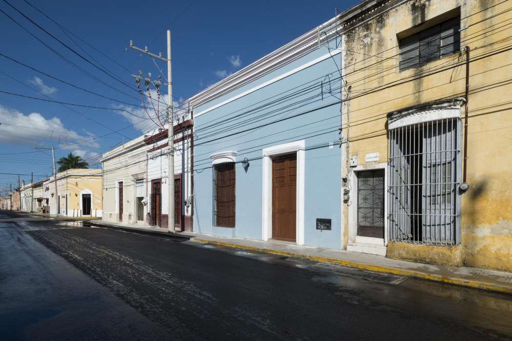 64号大街殖民地住宅修复 / Nauzet Rodríguez_这个项目作为墨西哥国家人类学和历史协会的纪念名录之一，本身就有个严格的条件限制。名录要求不得对项目修 ...