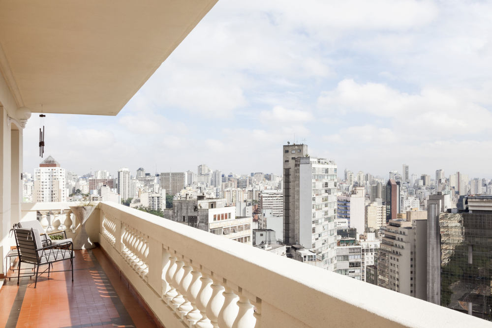 Renovated Apartment in São Tomás Building, an Ode to Modernism_par5_apartment_sao_tomas_felipe_hess_yatzer.jpg