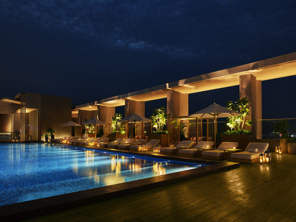 三亚艾迪逊酒店_013-The-Sanya-EDITION-Sky-Bar-Pool.jpg