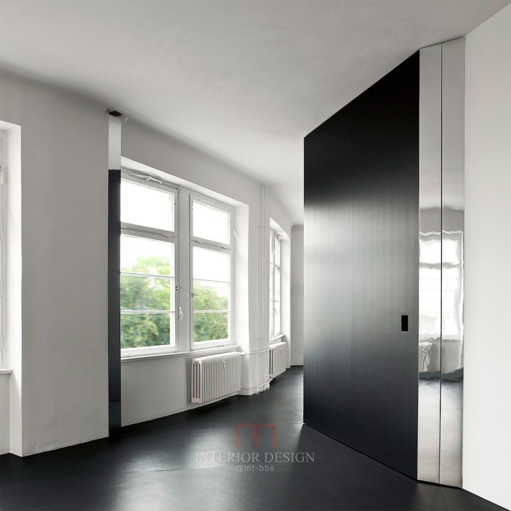 2017年国外办公空间设计参考图 [高清无水印]_63-柏林品牌代理斯坦HEMA的极简设计办公室.jpg