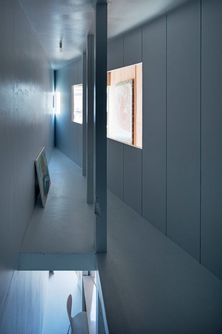 cut-in-koganechou-persimmon-hills-architects-interiors-cultural_dezeen_2364_col_.jpg