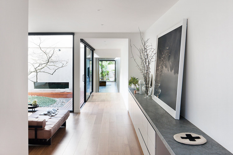 courtyard-house-by-robson-rak-architects-melbourne-photo-by-Shannon-McGrath-5.jpg