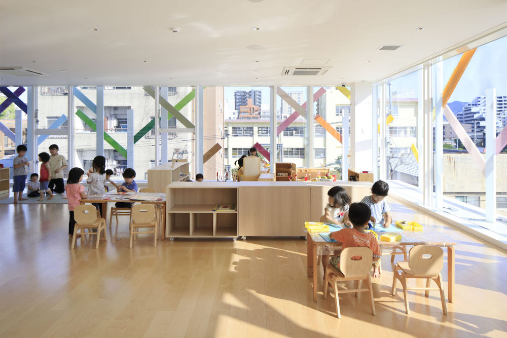 城市中的彩色树林 – 日本六本松幼儿园_3-nursery-room_creche-ropponmatsu_Emmeanuelle.jpg