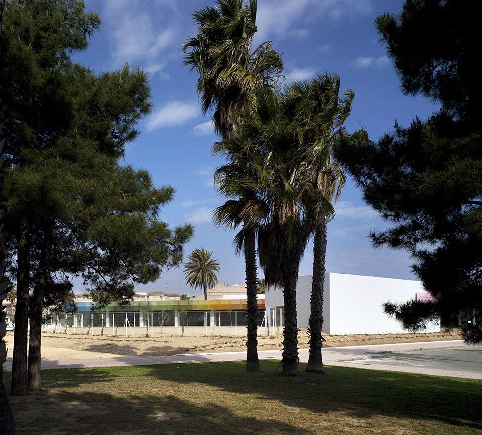 001-Nursery-School-and-Kingerdarten-between-palms-in-Los-Alcazares-By-COR-ASOCIA.jpg