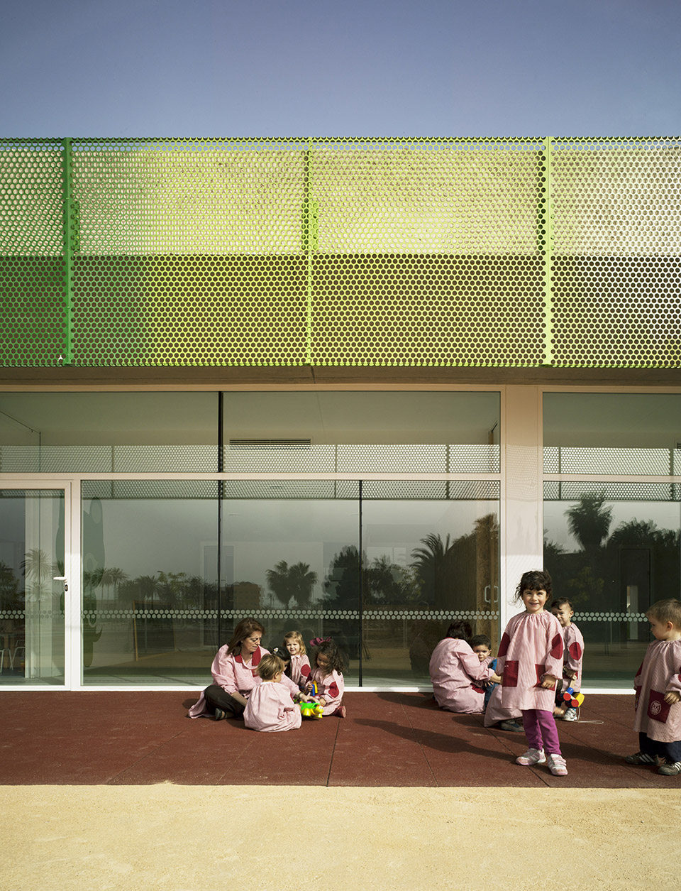 018-Nursery-School-and-Kingerdarten-between-palms-in-Los-Alcazares-By-COR-ASOCIA.jpg