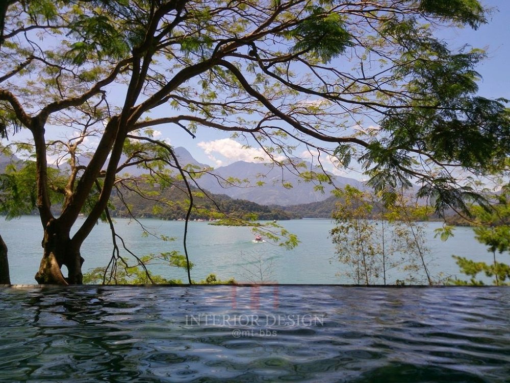 DSC_0039 水池連湖湖連天如夢似幻涵碧樓.jpg