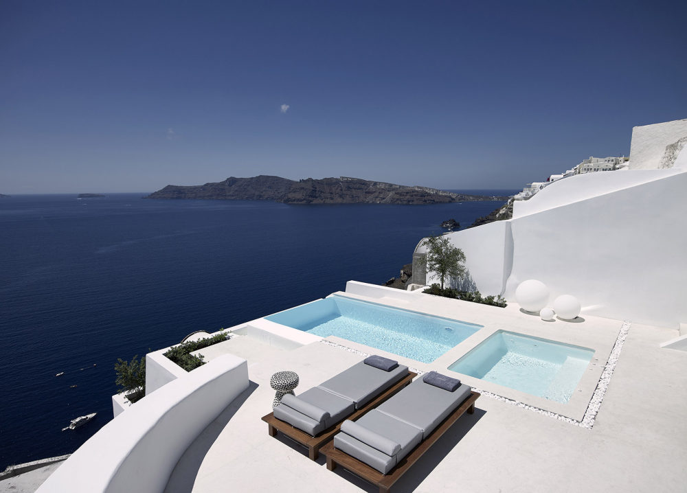 003-SUMMER-HOUSE-IN-OIA-By-kapsimalis-architects.jpg