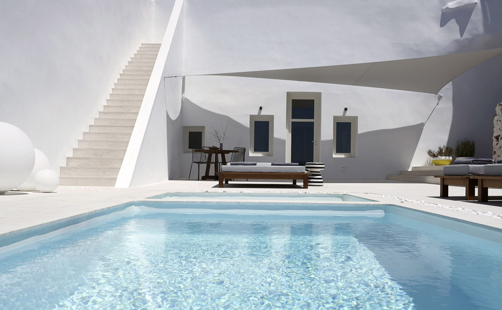 005-SUMMER-HOUSE-IN-OIA-By-kapsimalis-architects.jpg