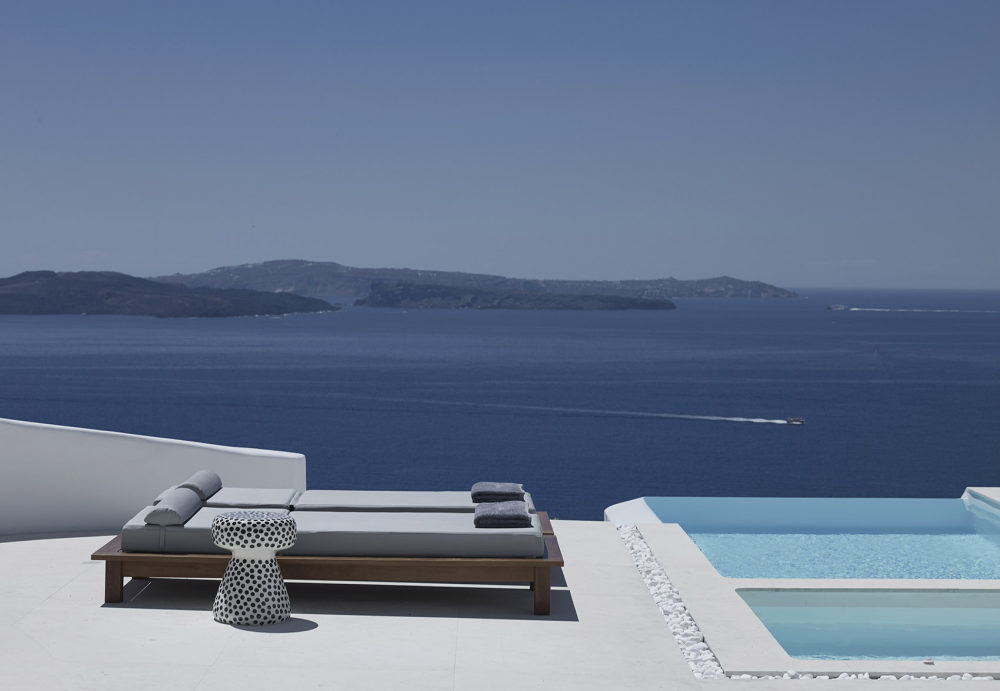 007-SUMMER-HOUSE-IN-OIA-By-kapsimalis-architects.jpg