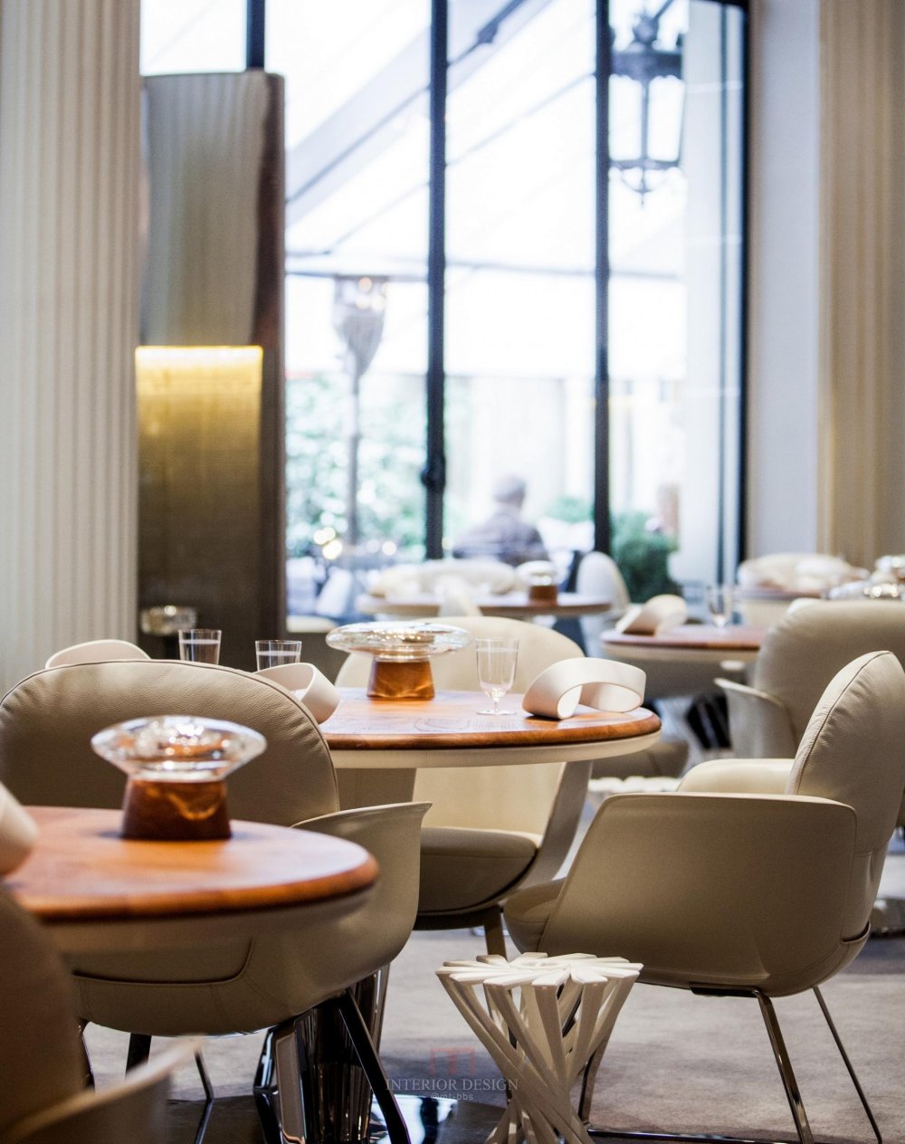 Hotel_Plaza_Athenee__Restaurant_Alain_Ducasse_a_17.jpg
