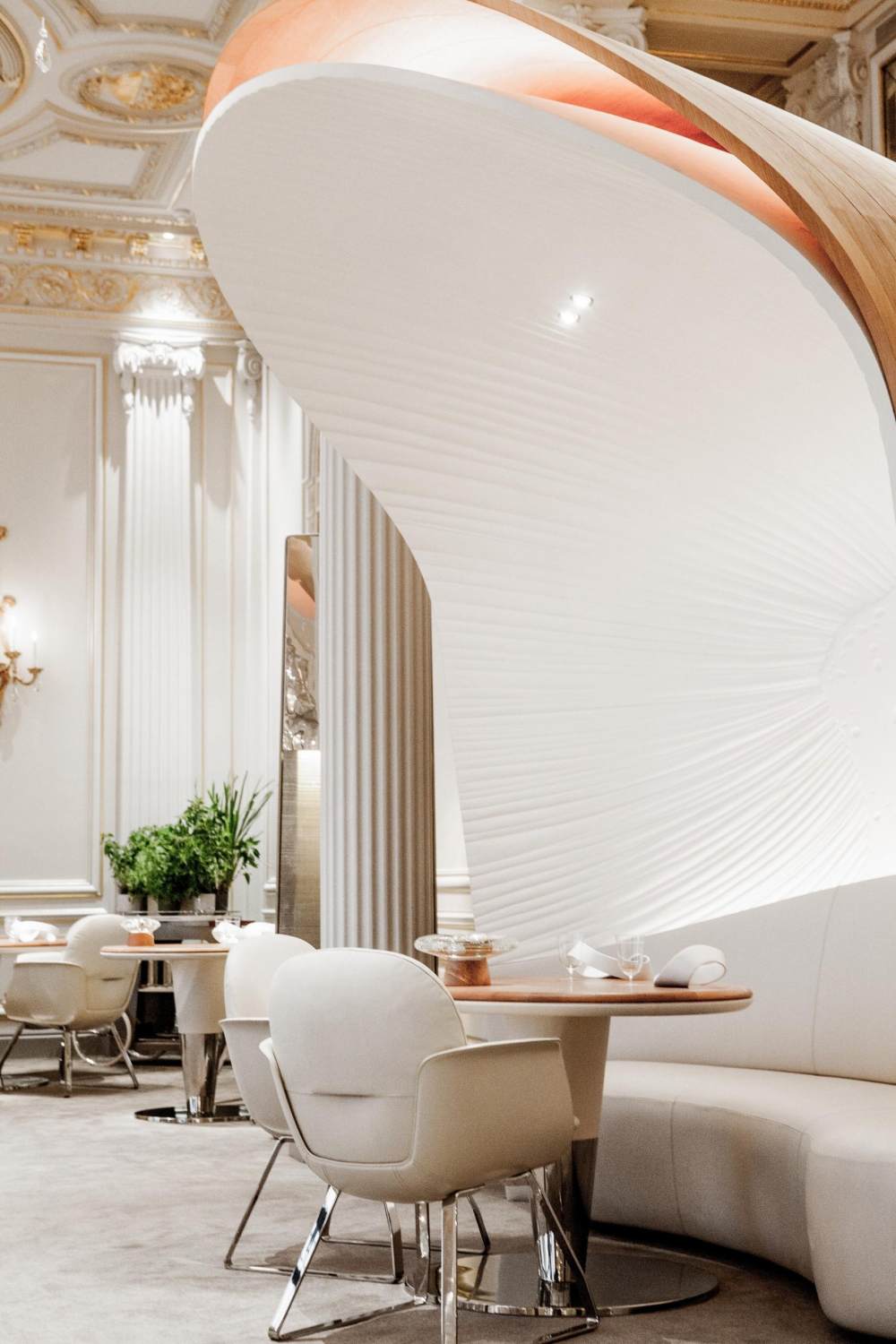 Hotel_Plaza_Athenee__Restaurant_Alain_Ducasse_a_6.jpg