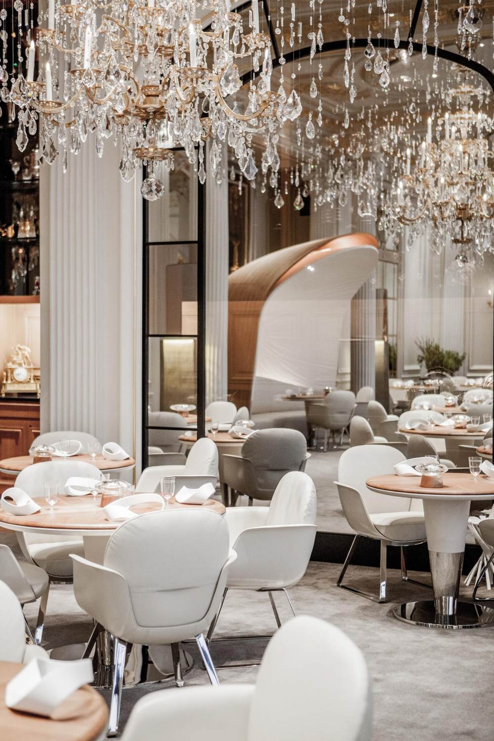 Hotel_Plaza_Athenee__Restaurant_Alain_Ducasse_a_8.jpg